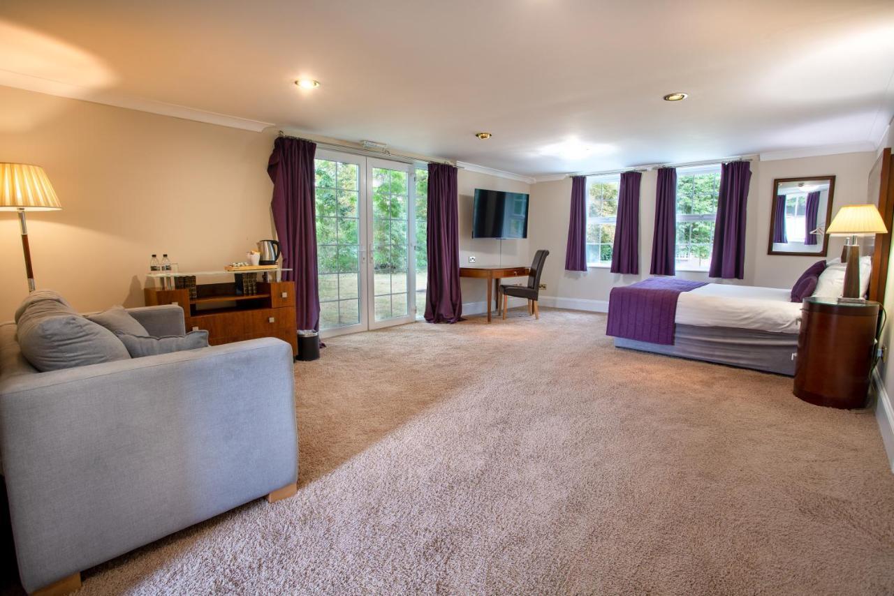 Woodland Manor Hotel Bedford Exterior photo