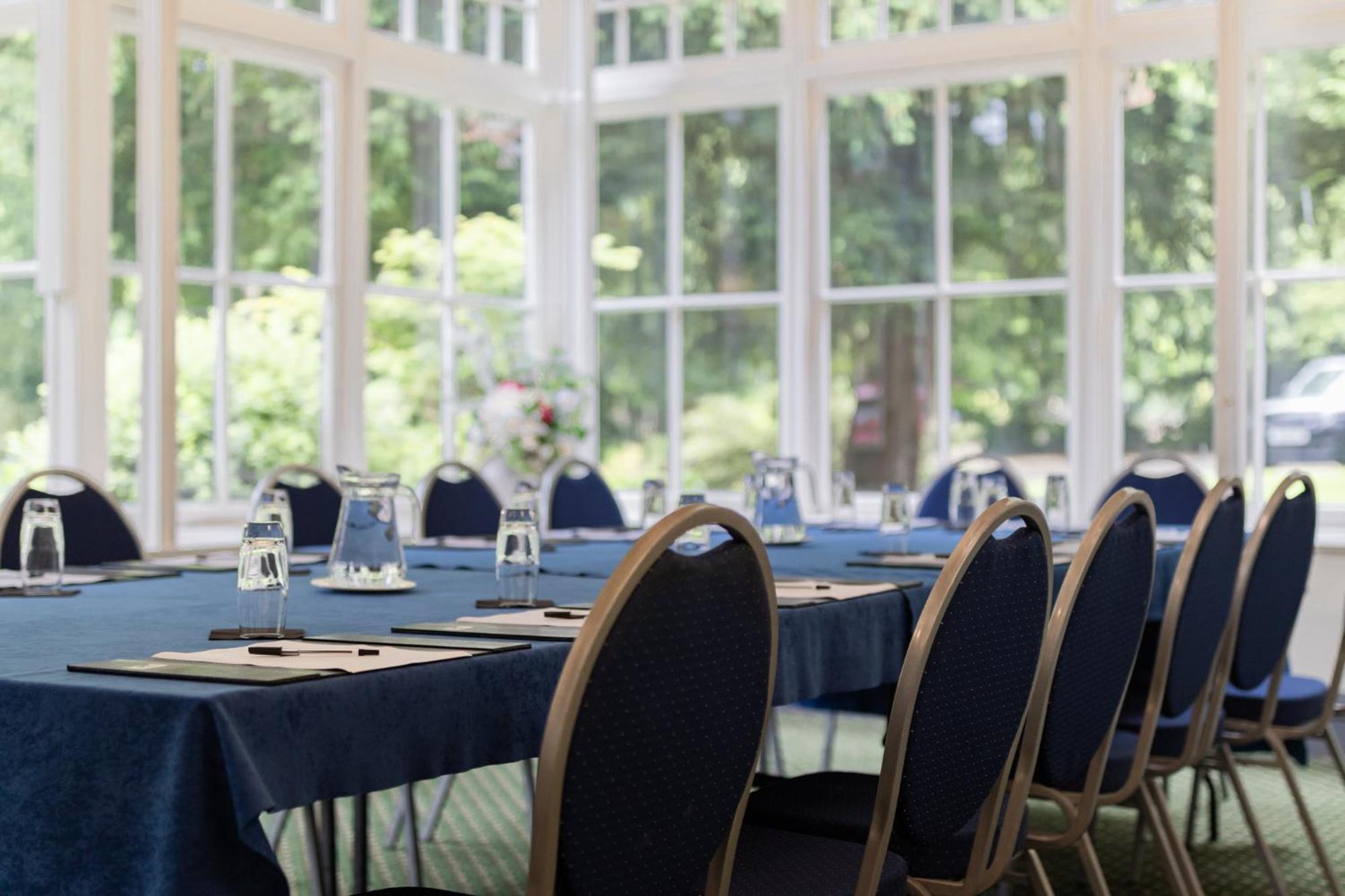 Woodland Manor Hotel Bedford Exterior photo